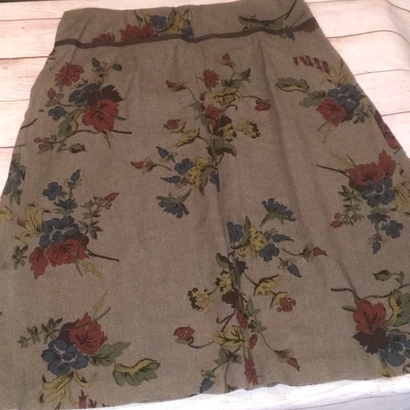 CAbi Turnberry Maggie Floral Embroidered A-Line Skirt Size 8 - Picture 3 of 12
